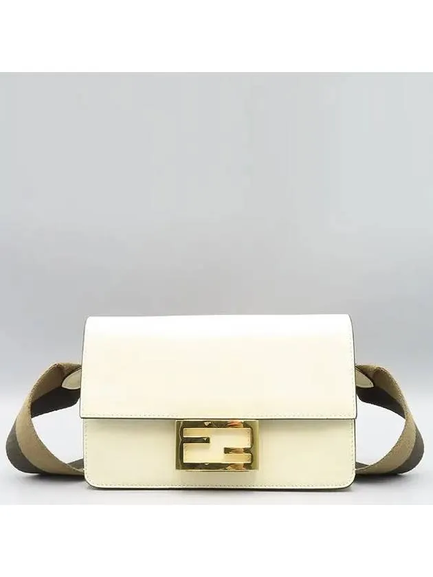 8BS048 Crossbody Bag