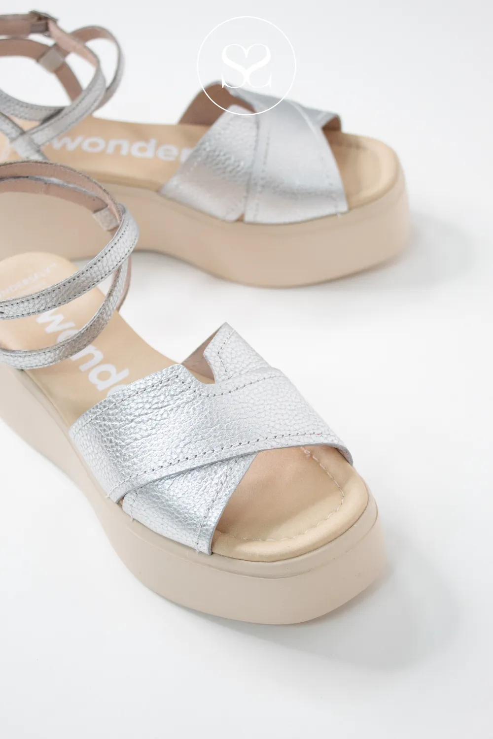 WONDERS A-3712 SILVER LEATHER CHUNKY PLATFORM SANDALS