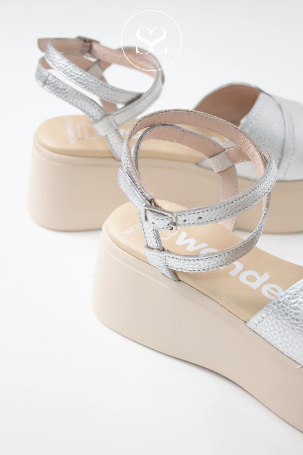 WONDERS A-3712 SILVER LEATHER CHUNKY PLATFORM SANDALS